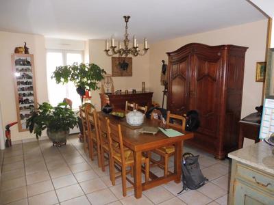 Maison - 213 m² - 8 pièces