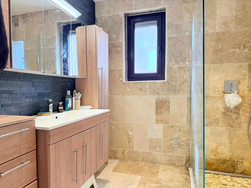 Maison - 180 m² - 6 pièces