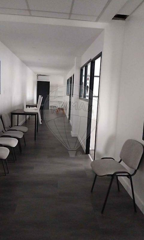 Local commercial - 230 m² - 8 pièces