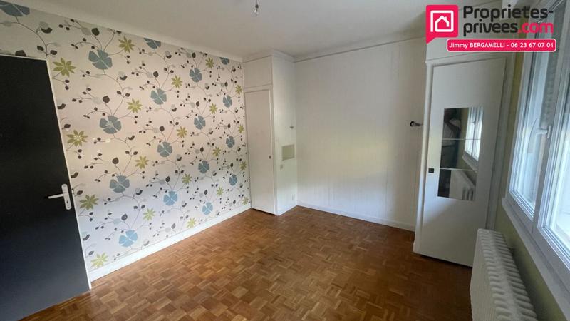 Maison - 232 m² - 9 pièces