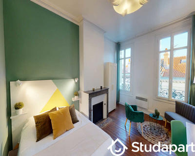 Chambre - 230 m² - 1 pièce