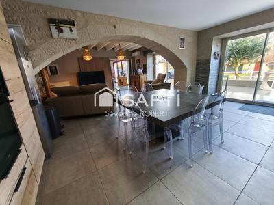 Maison - 241 m² - 7 pièces