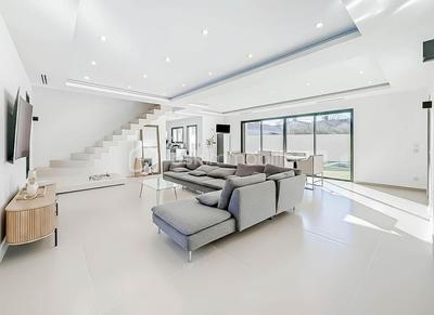 Maison - 170 m² - 5 pièces