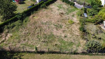 Terrain constructible - 877 m²