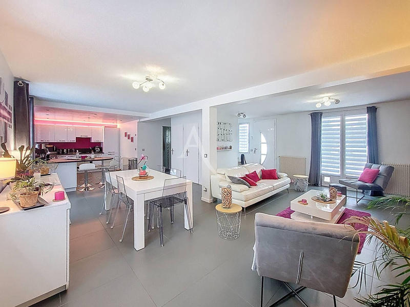 Maison - 122 m² - 5 pièces