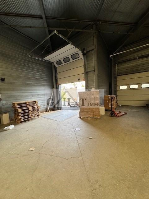 Entrepôt - 8 600 m²