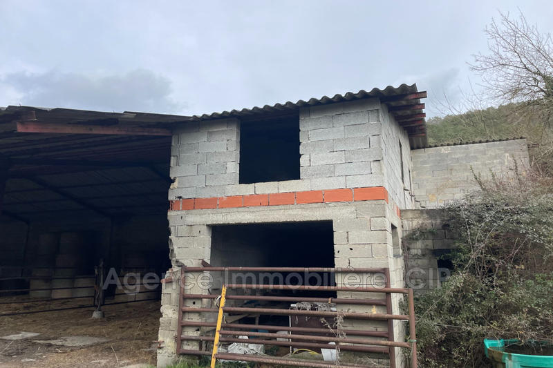 Maison - 350 m² - 1 pièce