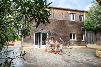 Maison - 230 m² - 7 pièces