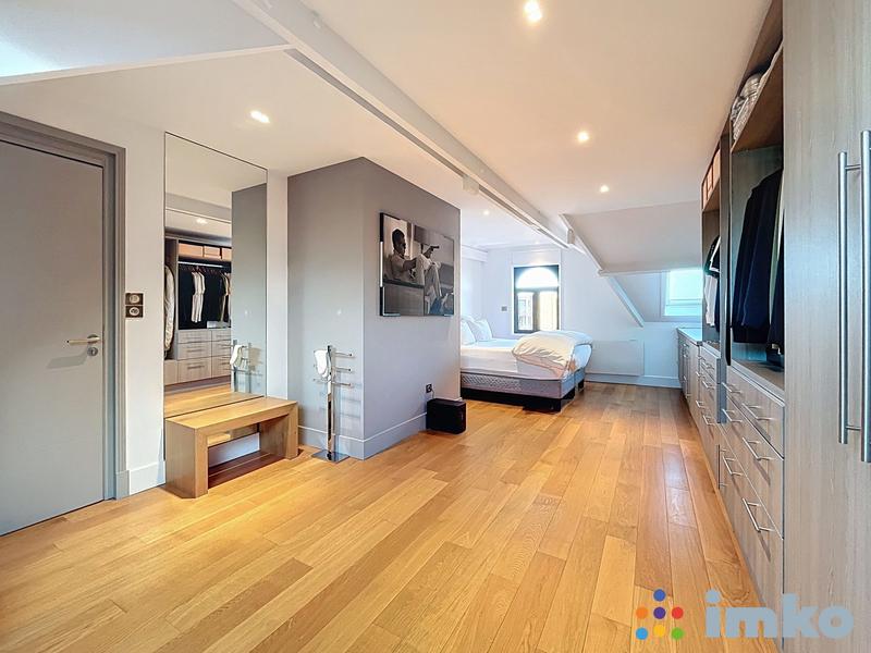 Maison - 250 m² - 5 pièces