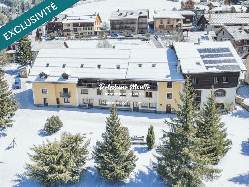 Local commercial - 1 610 m² - 46 pièces