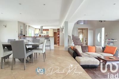 Maison - 195 m² - 8 pièces