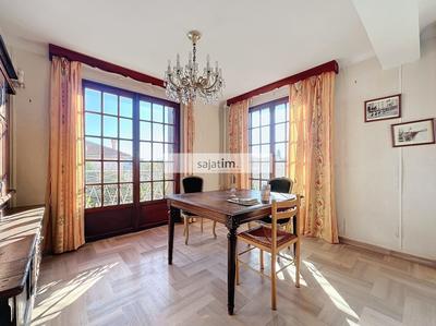 Maison - 233 m² - 10 pièces