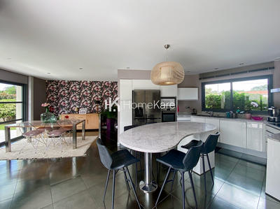 Maison - 180 m² - 7 pièces