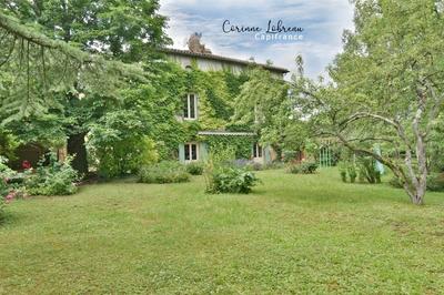 Maison - 270 m² - 9 pièces