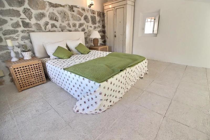 Maison - 240 m² - 7 pièces