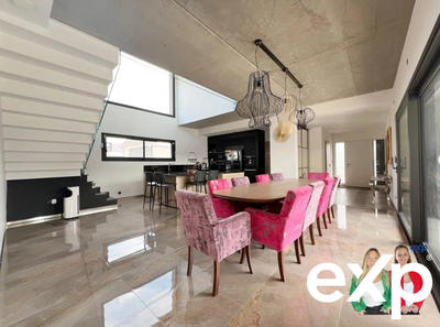 Maison - 234 m² - 7 pièces