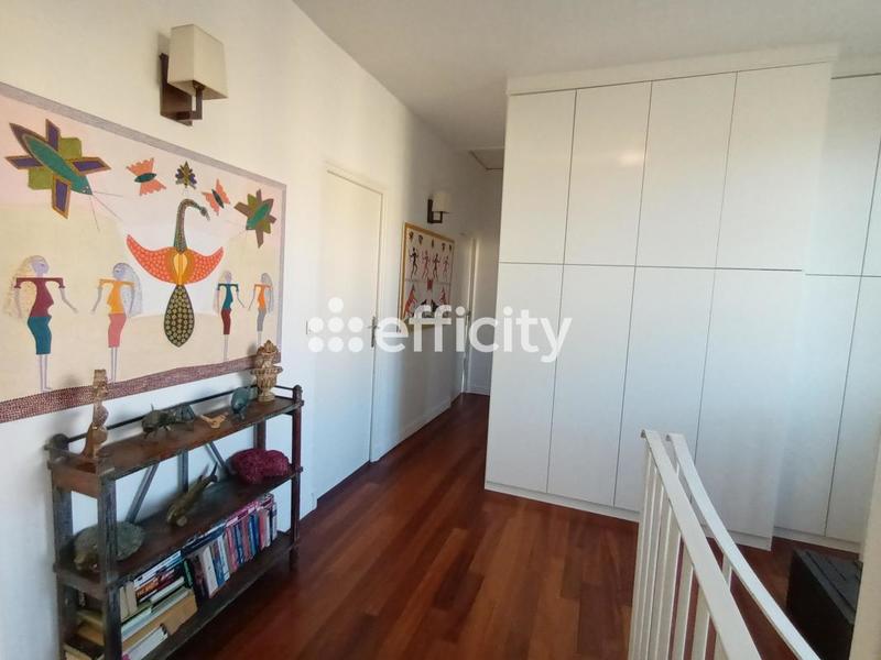 Maison - 326 m² - 6 pièces