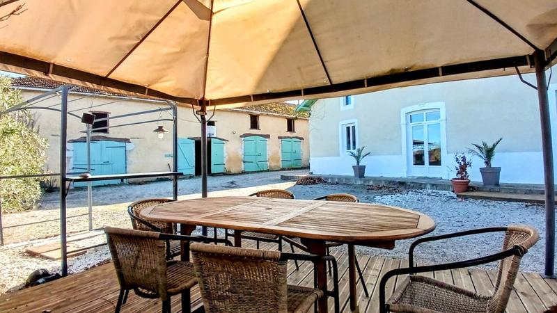 Maison - 267 m² - 9 pièces