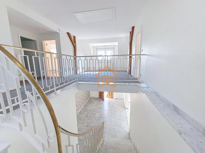 Villa - 244 m² - 7 pièces