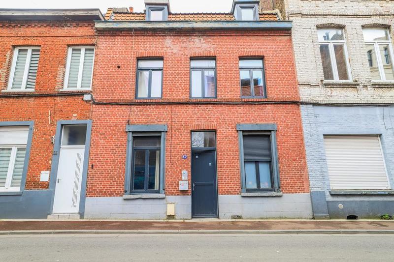 Maison - 98 m² - 8 pièces