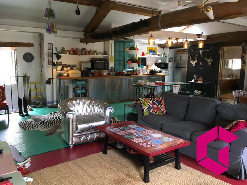 Maison - 300 m² - 16 pièces