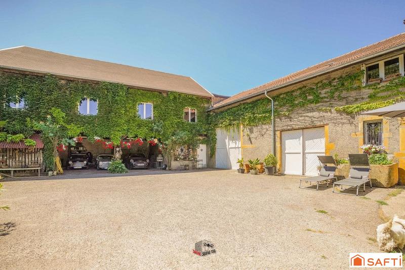 Maison - 351 m² - 14 pièces