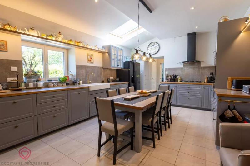 Propriété - 530 m² - 23 pièces