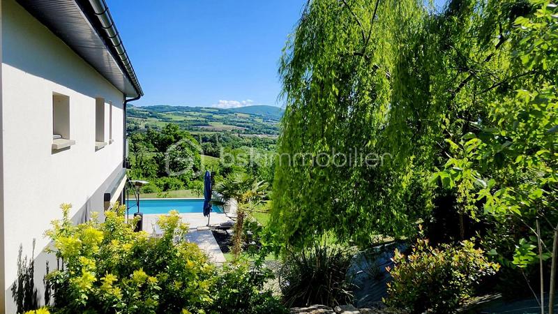 Maison - 202 m² - 7 pièces