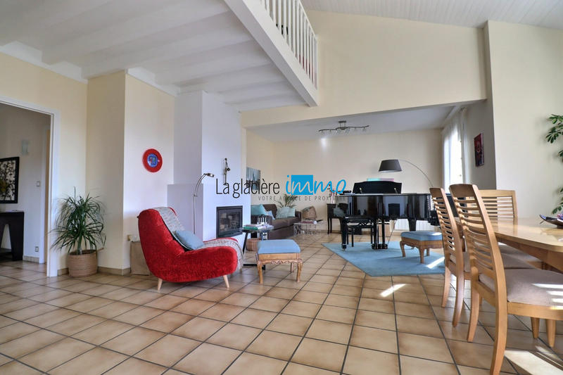 Maison traditionnelle - 240 m² - 7 pièces