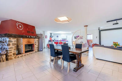 Maison - 233 m² - 5 pièces