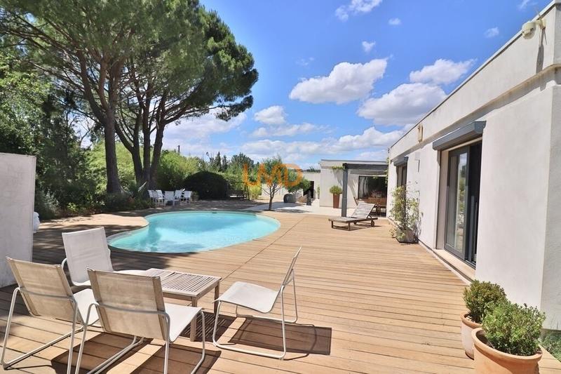 Propriété - 280 m² - 7 pièces