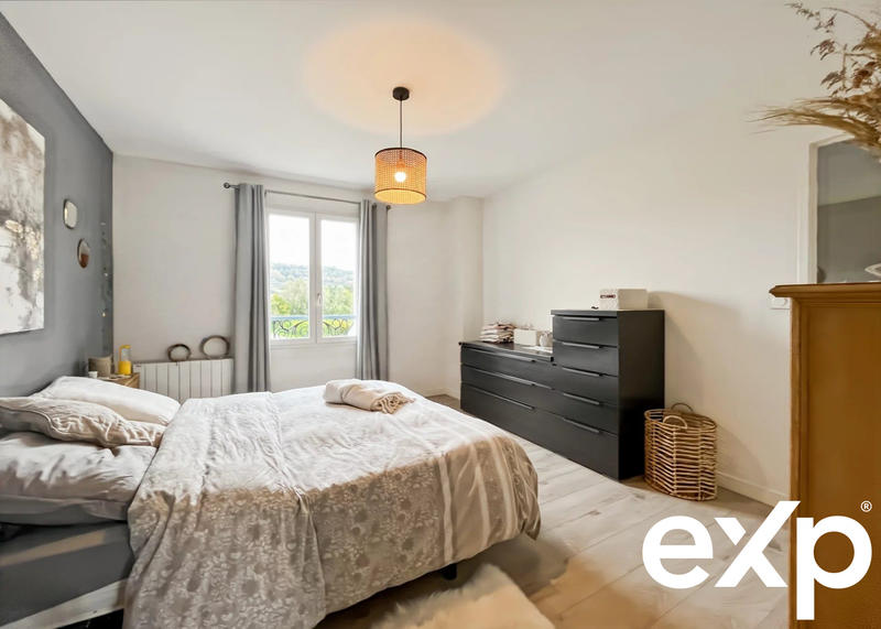 Maison traditionnelle - 147 m² - 7 pièces