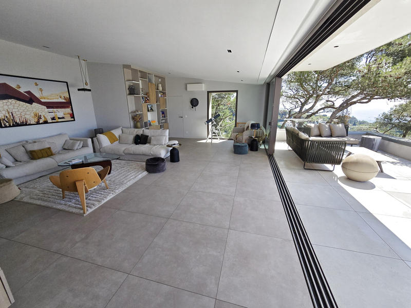 Maison - 280 m² - 8 pièces