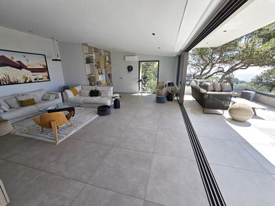 Maison - 280 m² - 8 pièces