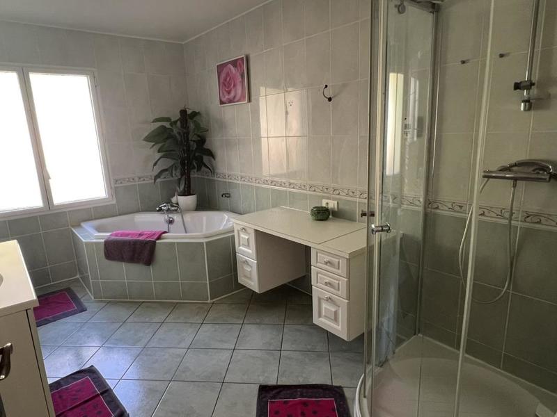 Propriété - 240 m² - 6 pièces