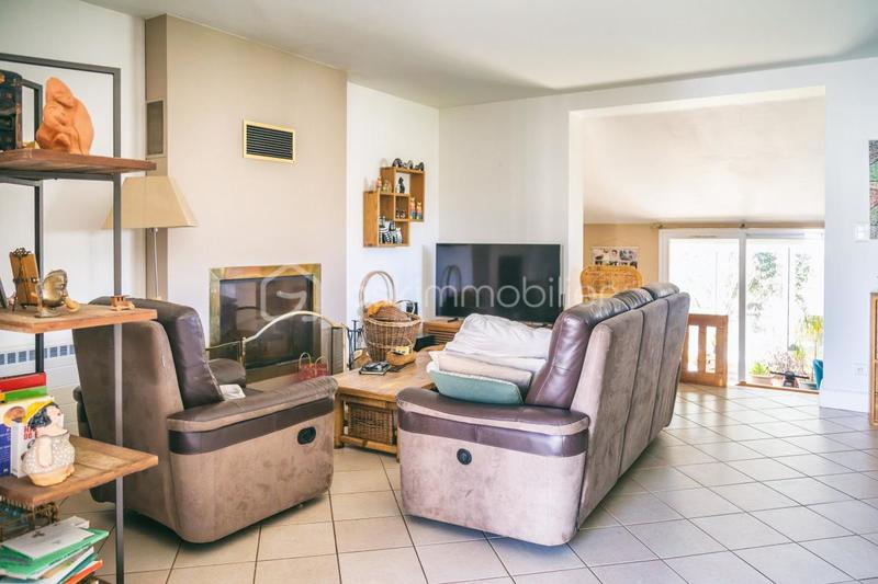 Propriété - 230 m² - 10 pièces