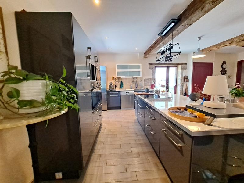 Maison - 285 m² - 6 pièces
