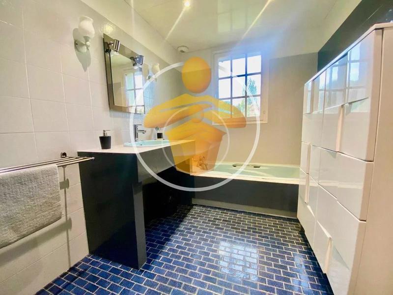 Maison - 140 m² - 5 pièces