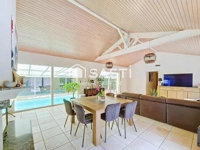 Maison - 204 m² - 7 pièces