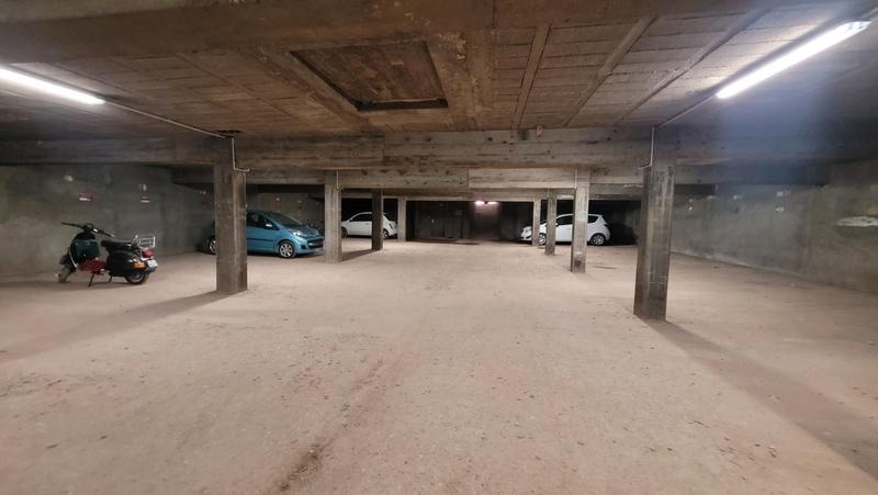 Parking / Garage - 11 m²