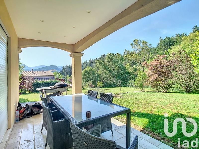 Maison - 220 m² - 8 pièces