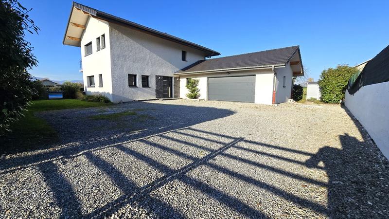 Maison contemporaine - 243 m² - 6 pièces