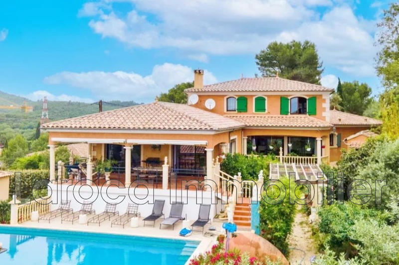 Maison - 272 m² - 8 pièces