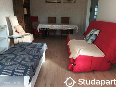 Chambre - 11 m² - 1 pièce