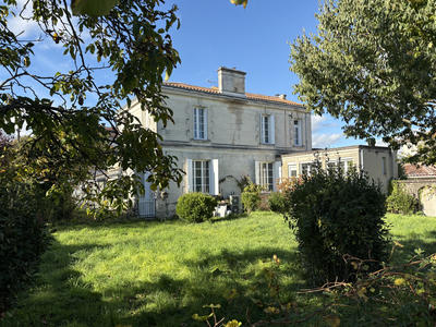 Maison - 264 m² - 9 pièces