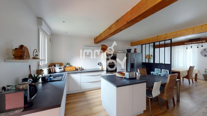 Maison - 181 m² - 8 pièces