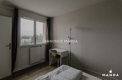 Chambre - 11 m² - 4 pièces