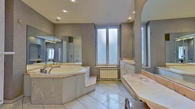 Appartement bourgeois - 141 m² - 5 pièces