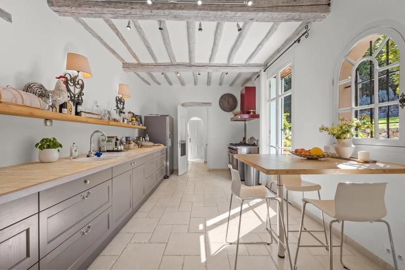 Maison - 451 m² - 15 pièces