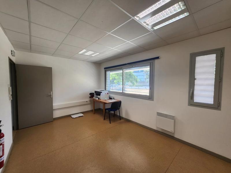 Local commercial - 120 m² - 3 pièces